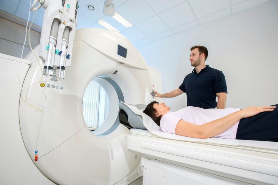 Computertomographie Untersuchung in der Radiologie Computed Tomography (CT) Scan in Radiology