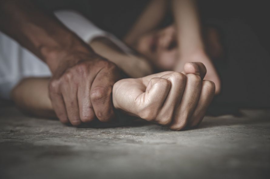 Vergewaltigung oder Überfall Βιασμός ή ληστεία