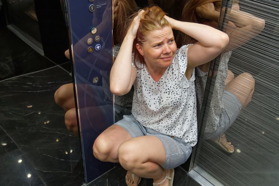 Bei Klaustrophobie haben Menschen Angst vor geschlossenen, engen Räumen Bei Klaustrophobie haben Menschen Angst vor geschlossenen, engen Räumen