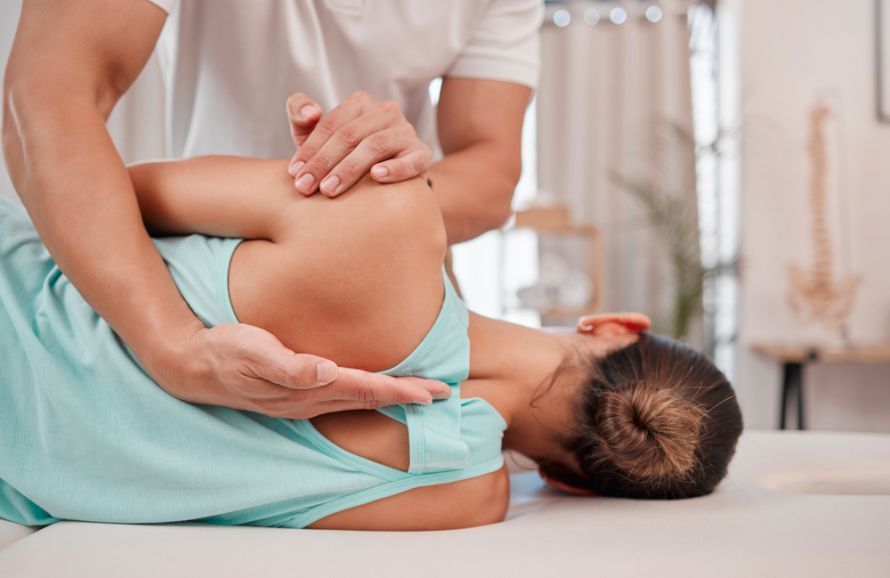 Physiotherapie bei Flachrücken Φυσιοθεραπεία για την επίπεδη οσφύ