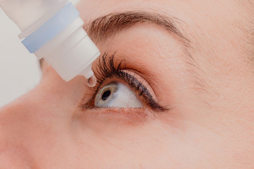 Augentropfen vor Laser-Iridotomie