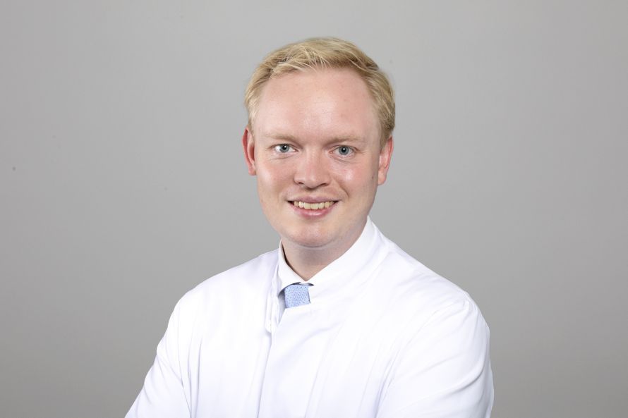 Dr. Lars Michel Dr. Lars Michel