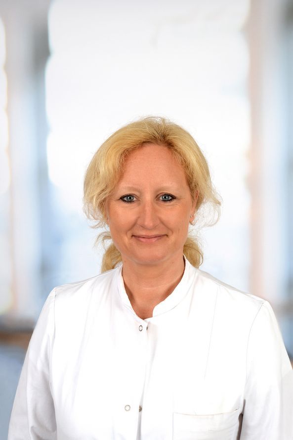 Dr. Kirsten Meurer Dr. Kirsten Meurer