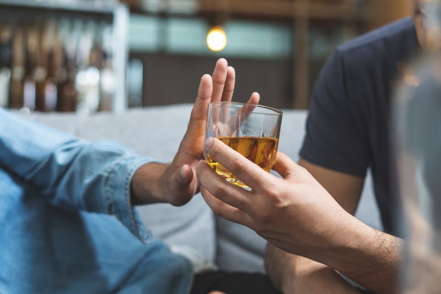 Eine alkoholische Fettleber kann sich bei Alkoholabstinenz zurückbilden.