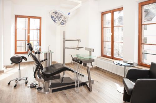 Einblicke: Praxisklinik für Implantologie & biologische Zahnmedizin – Bild 7