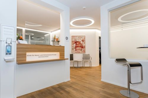 Einblicke: Neuro- und Wirbelsäulenzentrum Klinik St. Anna -  Hirslanden Klinik – Bild 1
