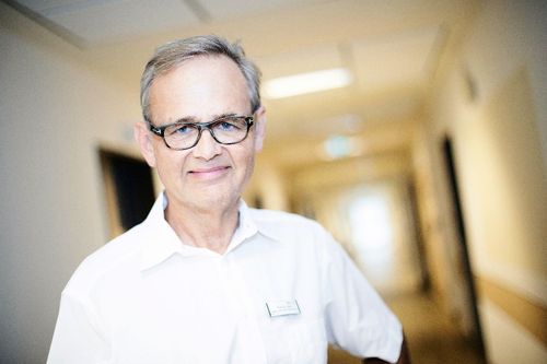 Prof._Volz_im_Gang.jpg