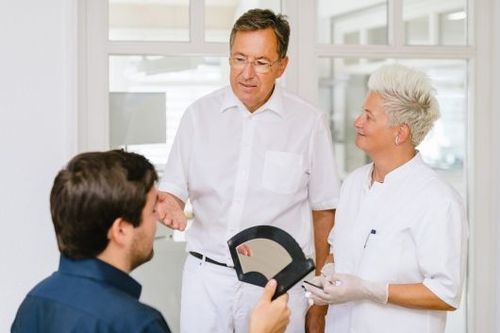 Einblicke: Praxis für Implantologie und ästhetische Zahnheilkunde Dr. Westphalen – Zahnarzt in Gottmadingen – Bild 2