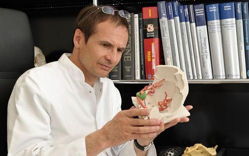 prof-raabe.jpg
