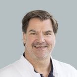 Porträt Prof. Dr. med. Steffen Höll